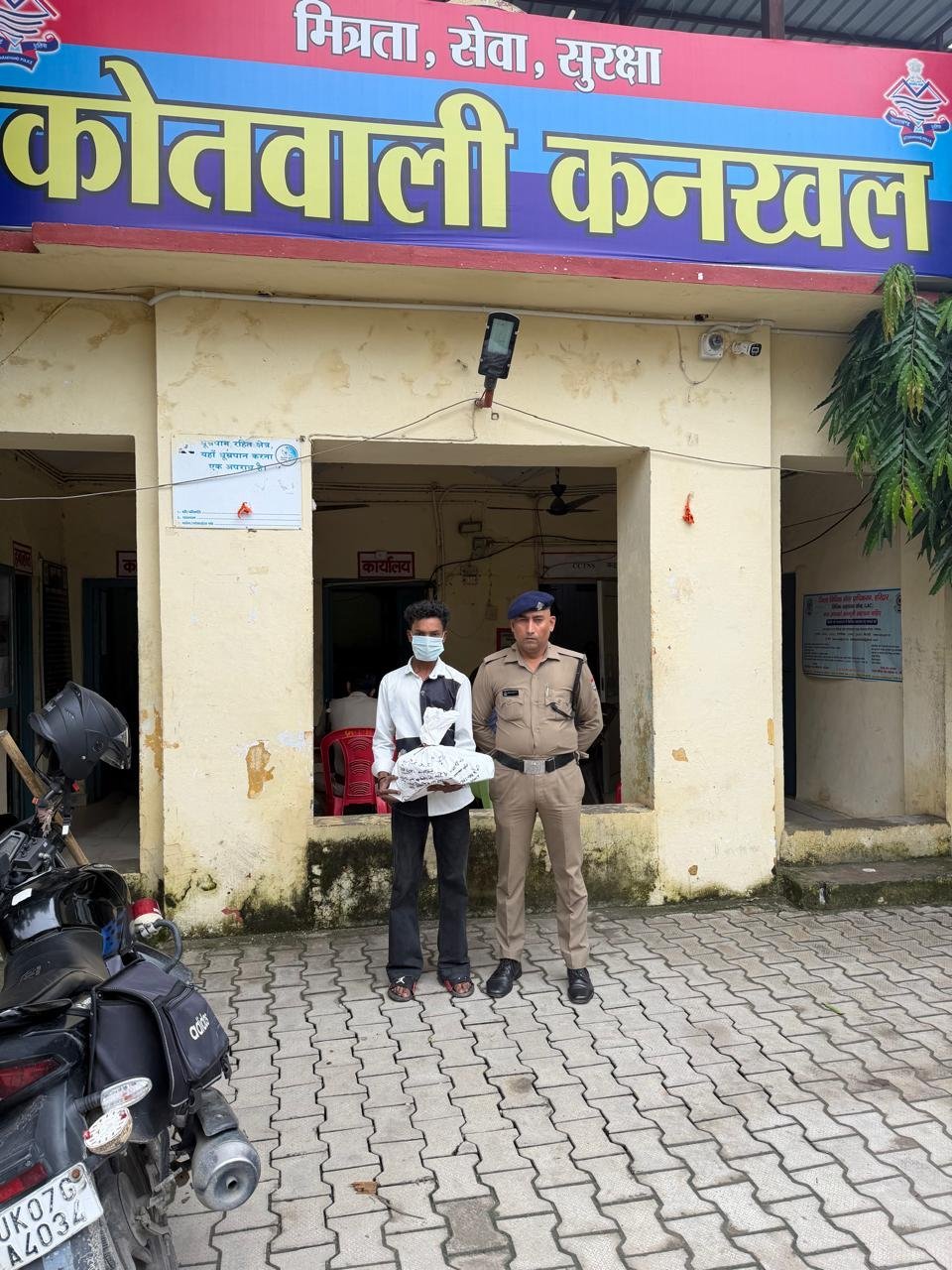 ऑपरेशन प्रहार के अन्तर्गत पुलिस टीम ने 01 शराब तस्कर को धर दबोचा