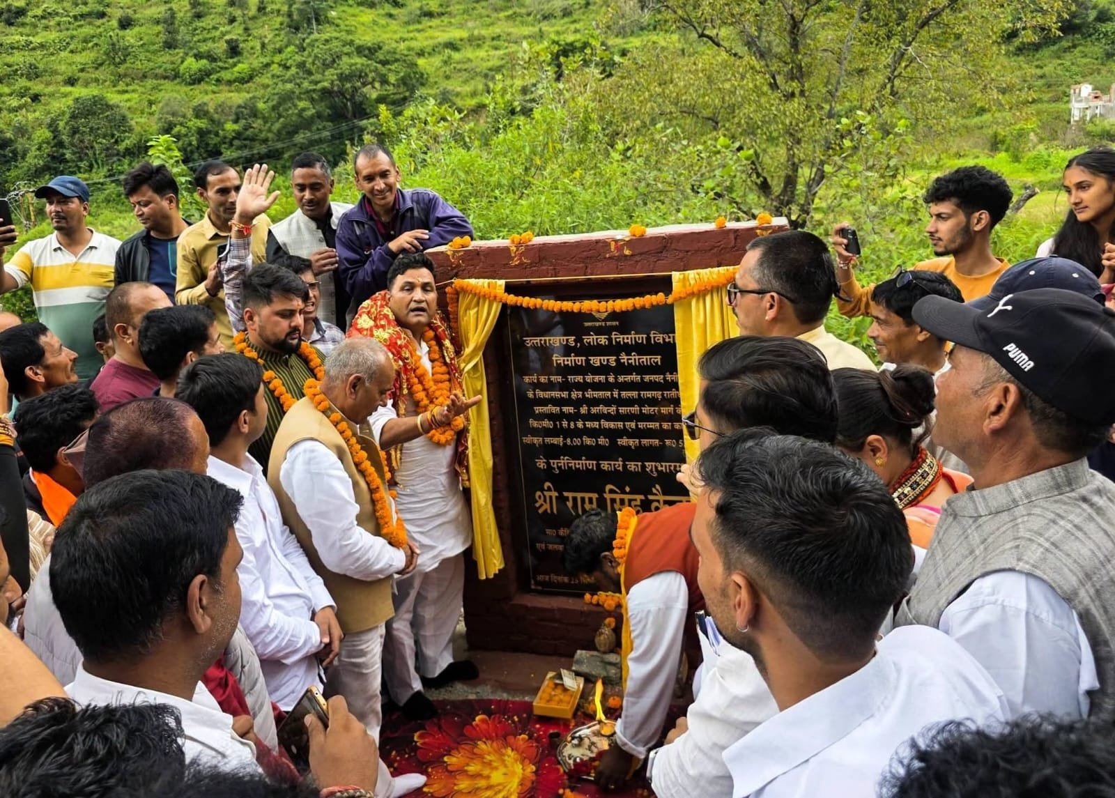 कैबिनेट मंत्री कैड़ा ने किया रामगढ़ से कैचीधाम मोटर मार्ग पर 5करोड़ 28लाख की लागत से होने वाले डामरीकरण कार्य का शुभारम्भ ग्रामीणों ने किया आभार व्यक्त