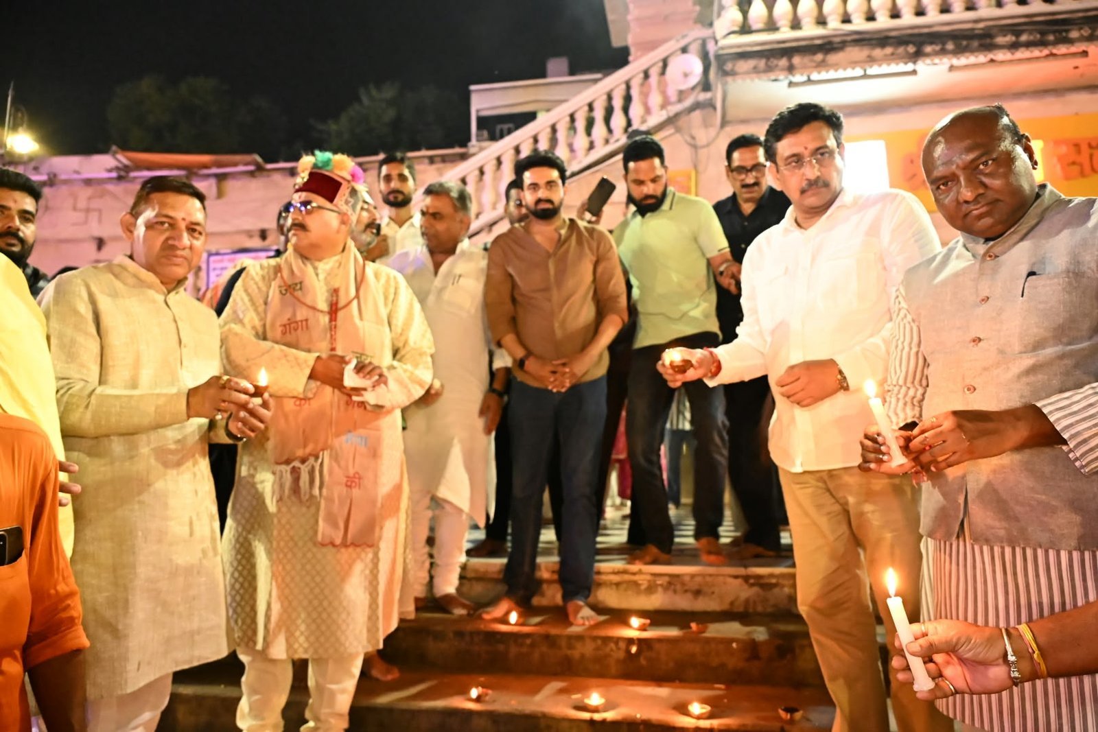 तीर्थ नगरी हरिद्वार के ब्रह्मकुंड हर की पौड़ी में मा गंगा की पूजा अर्चना कर आशीर्वाद का दिया एवं सेवा संकल्प अभियान का प्रभारी मंत्री सतपाल महाराज ने किया शुभारंभ