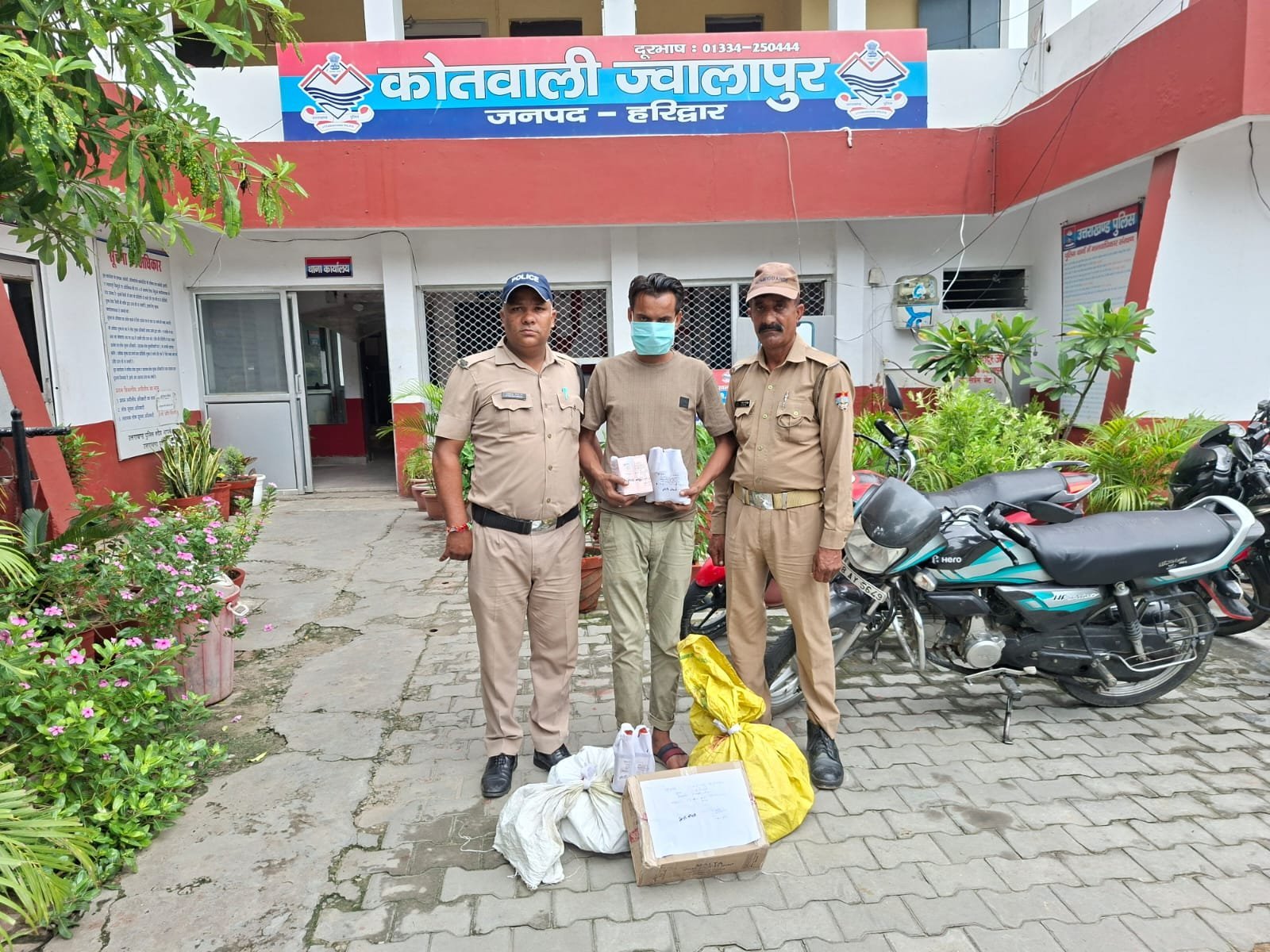 नशा तस्करों के विरुद्ध हरिद्वार पुलिस की कार्रवाई