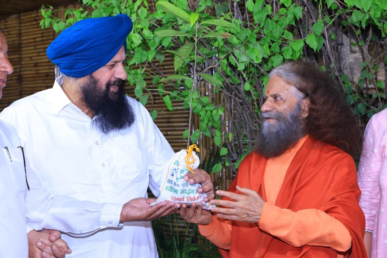 परमार्थ निकेतन पहुँचे राष्ट्रीय अल्पसंख्यक आयोग के माननीय अध्यक्ष श्री हरजीत सिंह ग्रेवाल जी