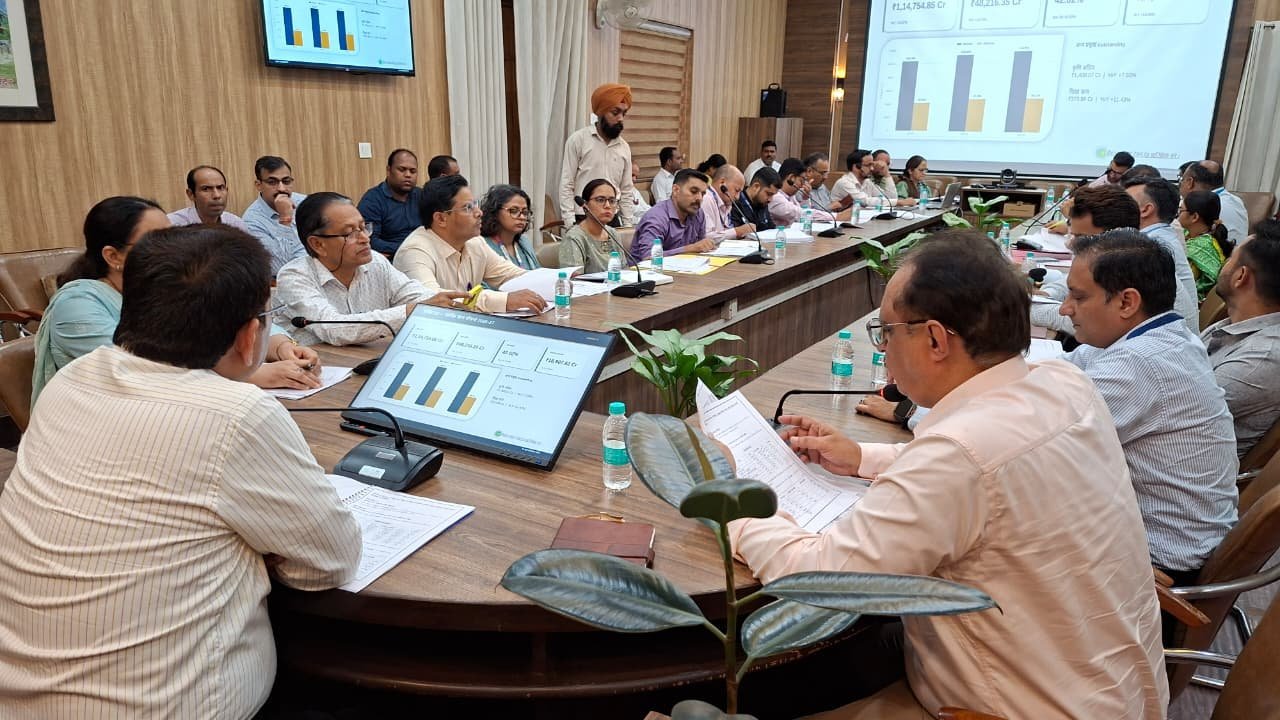 बैंकिंग योजनाओं और ऋण वितरण में लाएं तेजी, केवल जमा राशि बढ़ाने तक सीमित न रहें बैंक : एडीएम के.के. मिश्रा