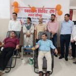 माननीय प्रधानमंत्री जी के जन्मदिवस के उपलक्ष्य में रुद्रपुर मेडिकल कॉलेज में स्वैच्छिक रक्तदान शिविर आयोजित, सीएमओ डॉ. गोस्वामी और प्राचार्य डॉ. भैंसोड़ा ने किया रक्तदान