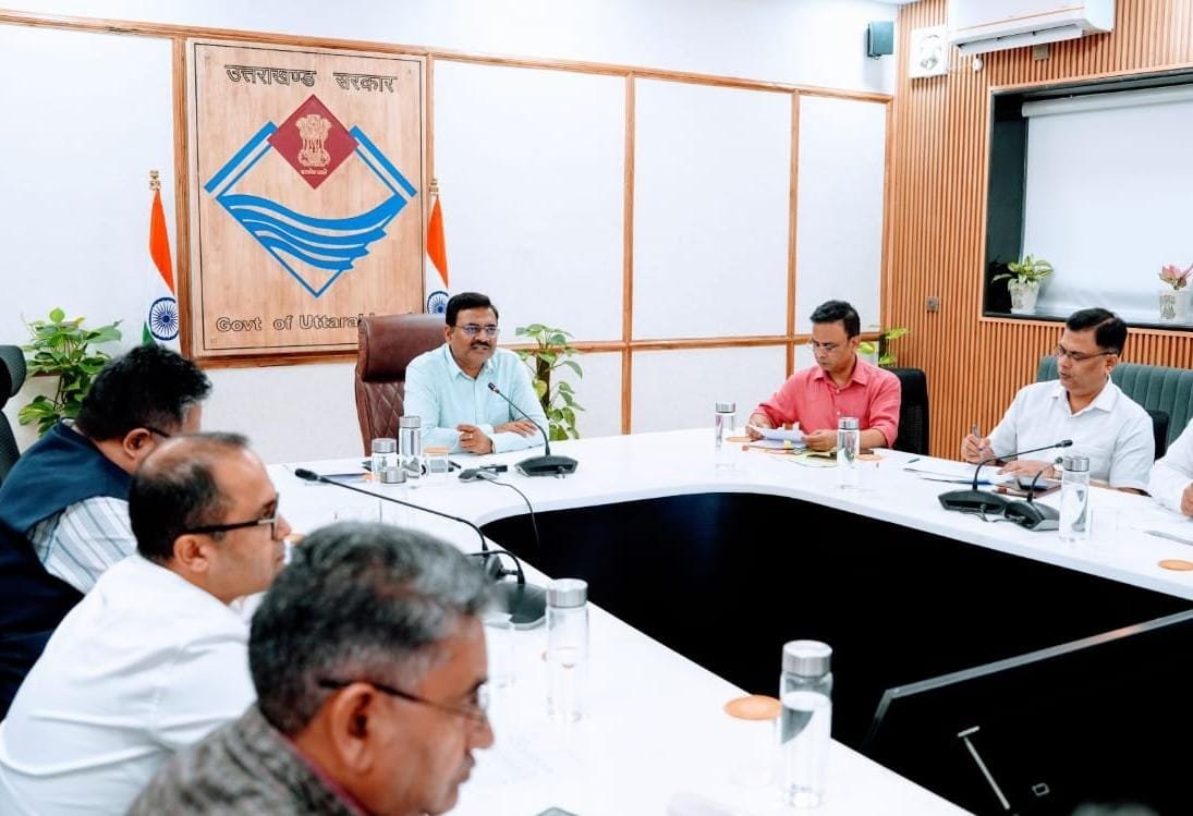 मुख्य सचिव ने जिलाधिकारियों के साथ वीडियो कॉन्फ्रेंसिंग के माध्यम से की समीक्षा बैठक
