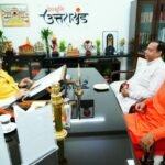 मुख्यमंत्री धामी से मुख्यमंत्री आवास में पूर्व कैबिनेट मंत्री स्वामी यतिशवरानंद एवं श्री बदरीनाथ-केदारनाथ मंदिर समिति (BKTC) के अध्यक्ष श्री हेमन्त द्विवेदी  ने भेंट की