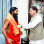 मुख्यमंत्री धामी से मुख्यमंत्री आवास में बाबा रामदेव ने की भेंट