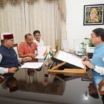 मुख्यमंत्री श्री पुष्कर सिंह धामी से कैबिनेट मंत्री श्री खजान दास ने की शिष्टाचार भेंट