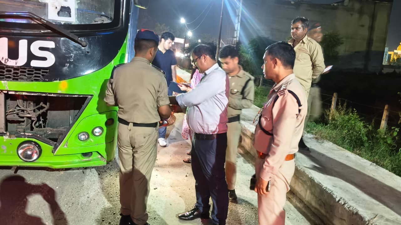 लक्जरी एवं स्लीपर बसों के विरुद्ध विशेष चेकिंग अभियान जारी—22 बसों सहित कुल 164 वाहनों के चालान, पांच बसों की फिटनेस निरस्त