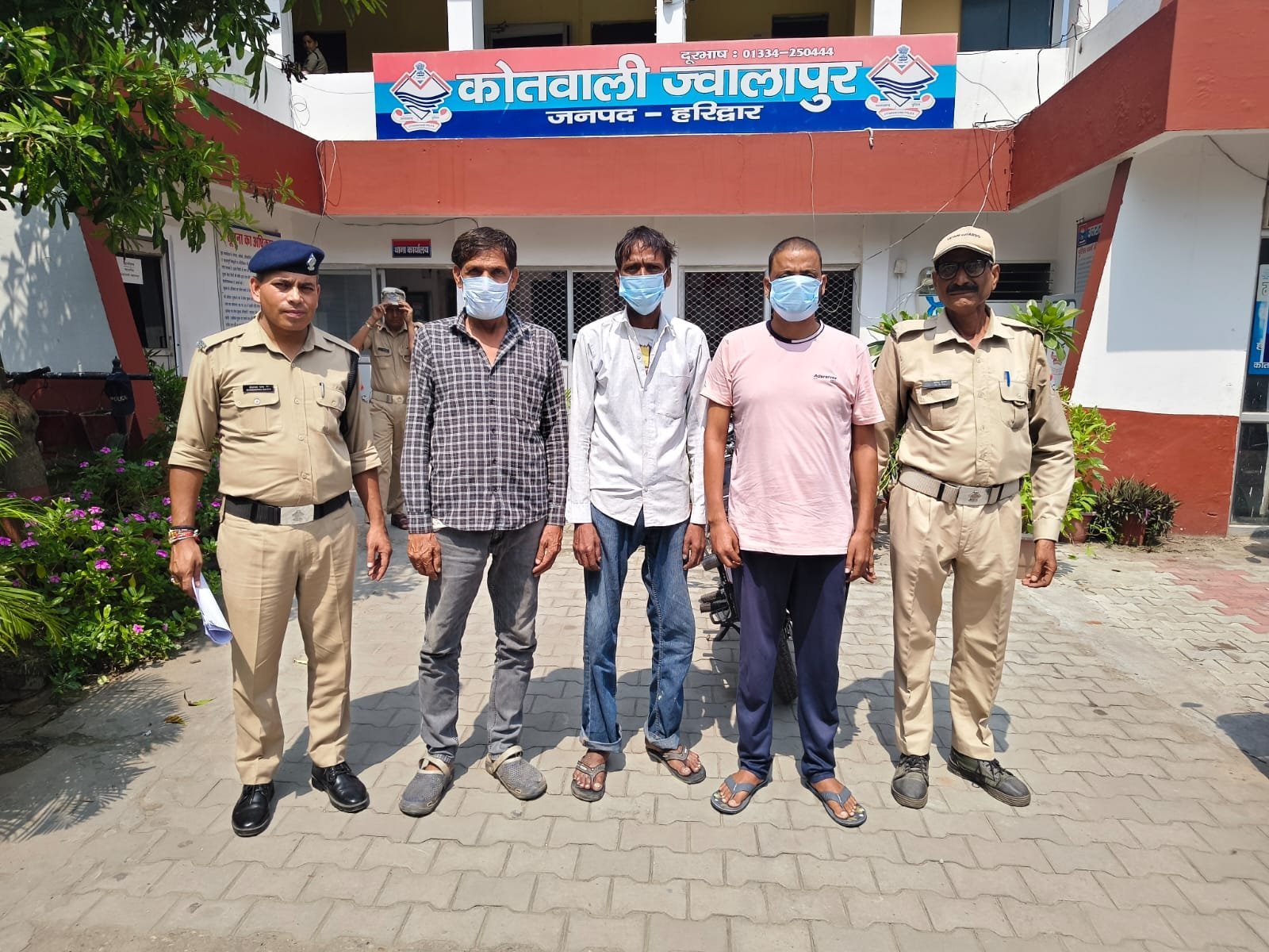 वरिष्ठ पुलिस अधीक्षक जनपद हरिद्वार के आदेशानुसार वारंटीयो के विरुद्ध हरिद्वार पुलिस की कार्रवाई