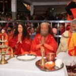 गंगोत्री धाम में स्वामी चिदानन्द सरस्वती एवं साध्वी भगवती सरस्वती जी ने मां गंगा के दर्शन एवं पूजन कर भारत की समृद्धि और खुशहाली के लिए की प्रार्थना