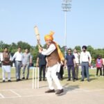 नमो क्रिकेट लीग में मुख्यमंत्री धामी ने खिलाड़ियों के साथ खेला क्रिकेट, बढ़ाया युवा खिलाड़ियों का उत्साह
