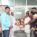 महात्मा गांधी एवं लाल बहादुर शास्त्री की जयंती पर खन्ना नगर स्थित कैंप कार्यालय में पुष्पांजलि अर्पित कर किया गया नमन
