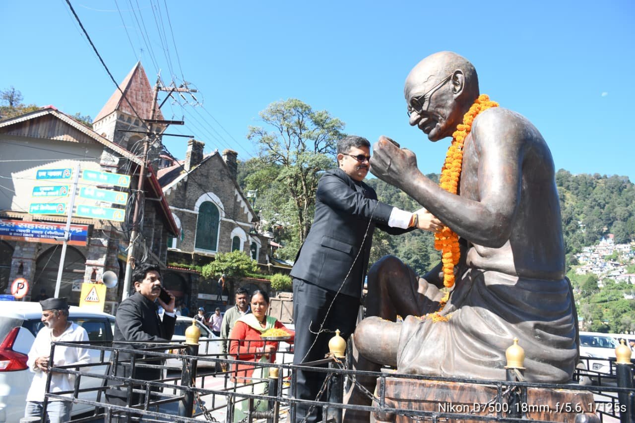 राष्ट्रपिता महात्मा गांधी जी की 157वीं जयंती तथा भारत के पूर्व प्रधानमंत्री लाल बहादुर शास्त्री जी की 122वीं जयंती के अवसर पर उनके चित्र पर माल्यार्पण एवं पुष्प अर्पित कर श्रद्धांजलि दी